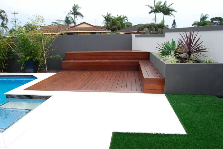 Burleigh Heads Pool Decking