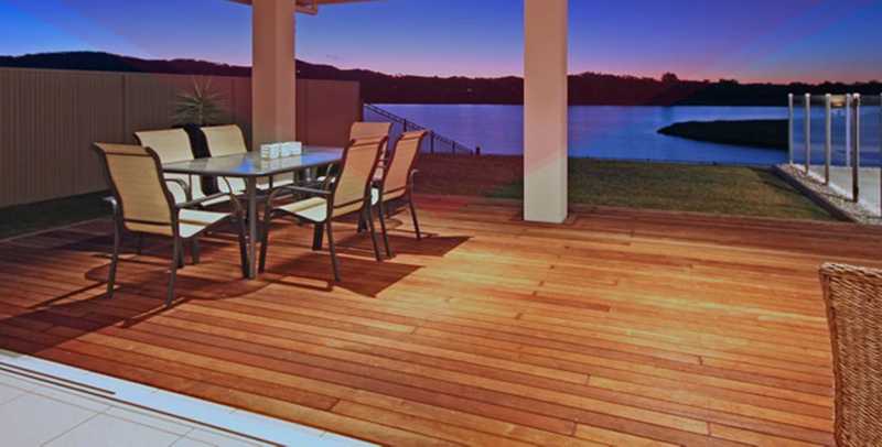 outdoor entertaining deck